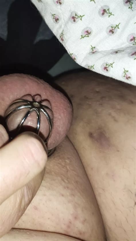 Mariquita Gorda Jugando Con Pequeño Clítoris En Castidad Xhamster