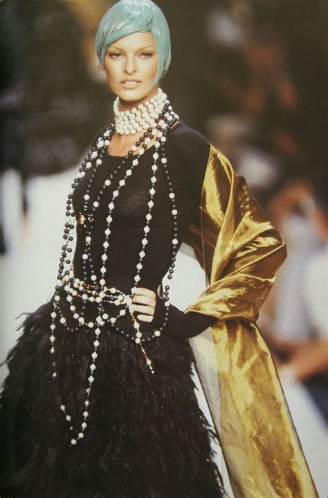 Linda Evangelista Chanel Haute Couture 19921993 80s And 90s Fashion