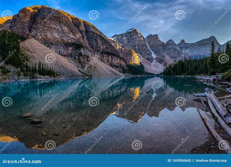 Moraine Lake At Sunset Stock Image Image Of Hiking 160904665