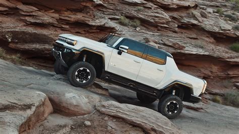 Hummer Ev Canada 2022 Gmc Hummer Ev Pics Specs Price And More Motor1