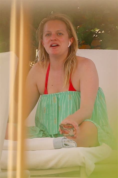 elisabeth moss feet thefappening