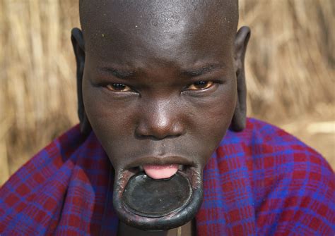 4 x dinner plates, 4 x soup plates, 4 x flat plates, 4 x cups, 4 x saucers dimension: Mursi woman with lip plate - Ethiopia | Mursi woman ...