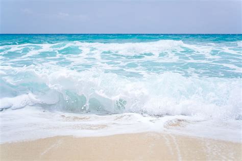 Hd Wallpaper Women Ocean Bikini Beach Sea Bar Refaeli 1366x768 Nature