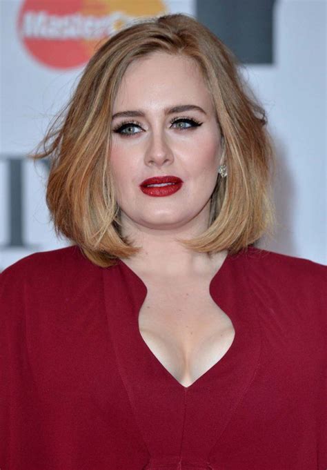 37+ Model Rambut Pendek 2020 Untuk Wajah Bulat, Gaya Terbaru!