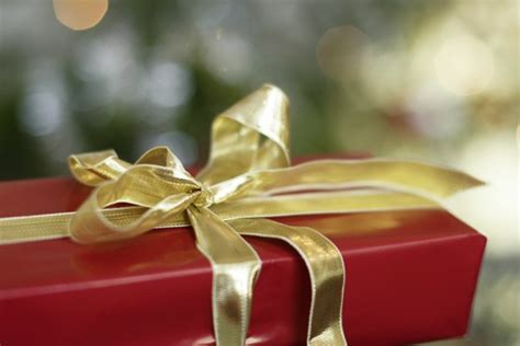 5 Money Saving Questions to Ask Before Buying Christmas Gifts