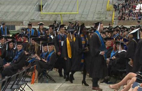 Notre Dame Students Walk Out Of Mike Pences Commencement Speech At