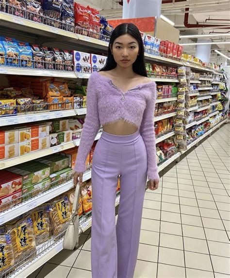 Fan Outfits Account On Twitter Being Overdressed At The Grocery Store