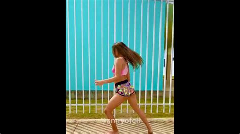novinha magrinha dançando sequência de botada YouTube