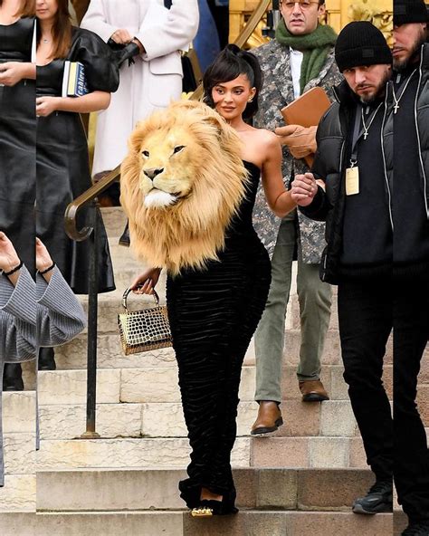 Kylie Jenner Vs Irina Shayk Who Donned The Lion S Head Faux Dress Better
