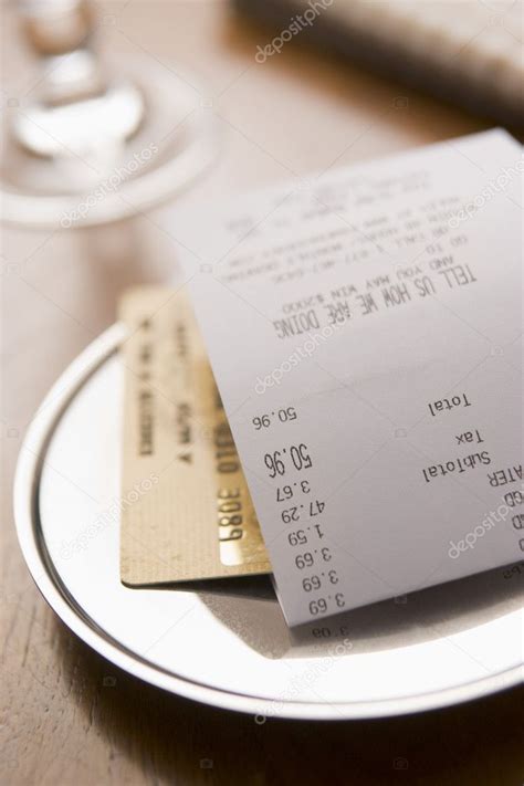 Paying Restaurant Bill With A Credit Card — Stock Photo