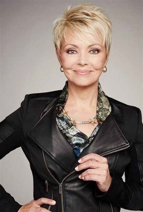 20 Coupes courtes pour femme de 50 ans aux cheveux fins