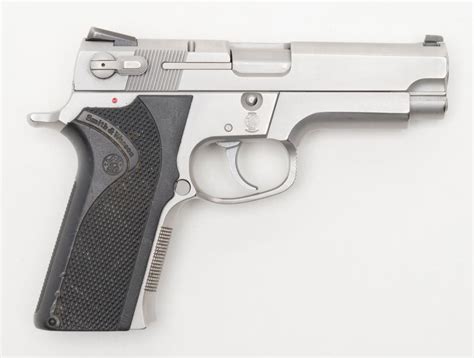 There have long been questions regarding the reason the.40 smith & wesson cartridge has been losing popularity, even though as of as late as 2011, some 65% of american law. Smith & Wesson Model 4006 DA semi-auto pistol, 40 S&W cal ...