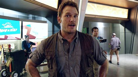 Chris Pratt Jurassic World 1 Chris Pratt Tames A Dinosaur And More Moments From The Jurassic