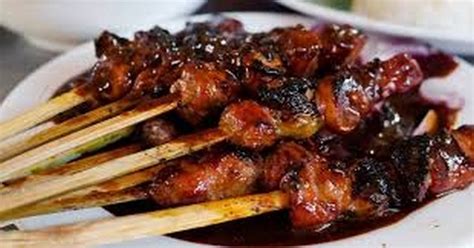 Bakso umumnya dibuat dari campuran daging sapi giling dan tepung tapioka, tetapi ada juga bakso yang terbuat dari daging ayam, ikan, atau udang bahkan daging kerbau. Pondok Sate Madura | Info Kuliner
