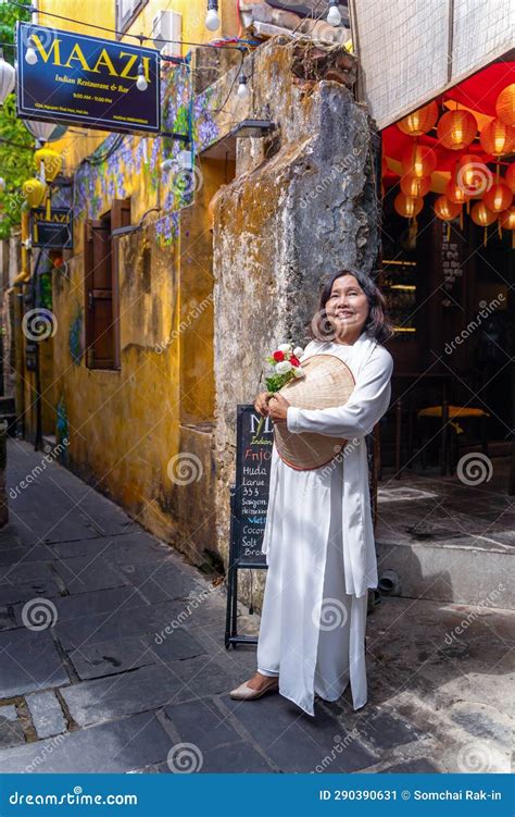 Hoi An Vietnam August 15 2023 Asian Woman Wearing Vietnamese Culture Traditional Dress