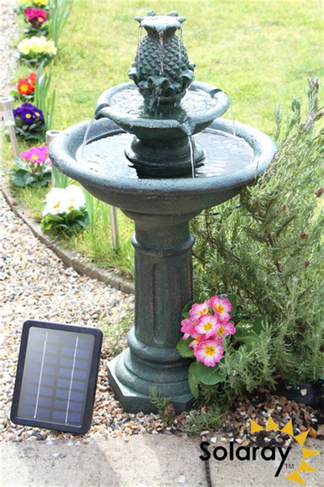 Kies bijvoorbeeld voor een prachtige. Solaray™ - "Dunmore" Vogelbad op Zonne-energie (H72cm) € ...