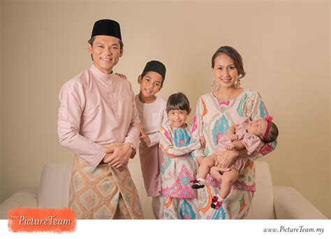 Want to discover art related to hari_raya_aidilfitri2018? Hari Raya Aidilfitri Family Portraits Kuala Lumpur ...