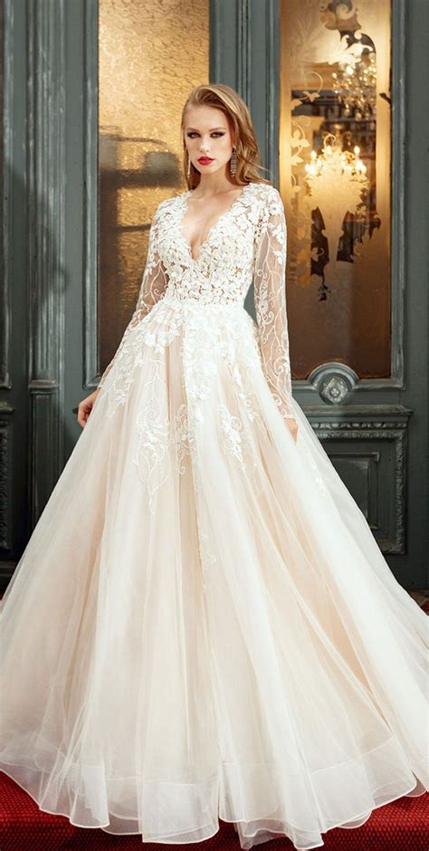 A Breathtaking Wedding Dress With Graceful Elegance
