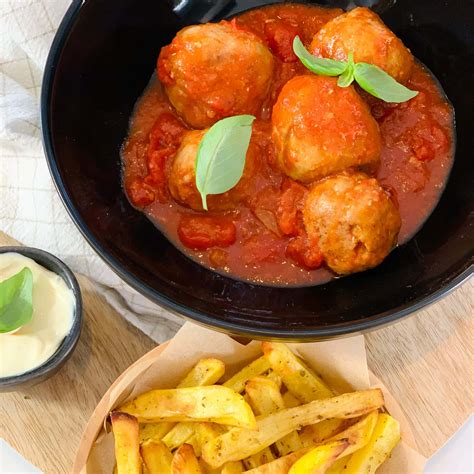 Boulettes Sauce Tomate Et Frites Leslie En Cuisine