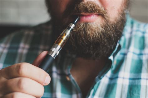 The Electronic Cigarette & Is It A Safer Alternative? | Amoils.com