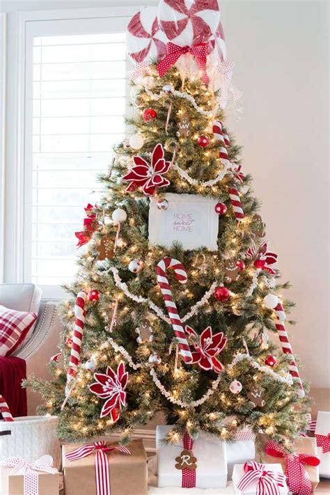 Get inspired to decorate your tree with one of these festive and fresh decorating ideas. Christmas Tree Decor You Need Right Now!