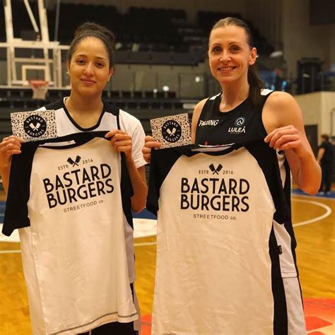 Med inspiration från new york och rötterna i norrland levererar bastard burgers sveriges bästa hamburgare. KÄRLEK TILL BURGARE - Bastard Burgers