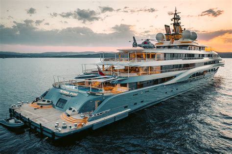 He paid no federal taxes and has made almost @jeffbezos you bought a yacht for your yacht? Jeff Bezos Invests $400M into Superyacht Machine - The ...