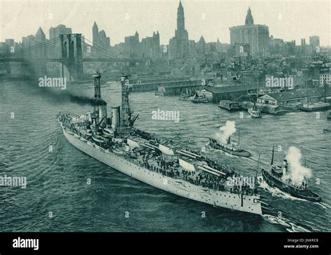 Uss Texas Us Battleship Leaving New York Harbour Stock Photo Alamy