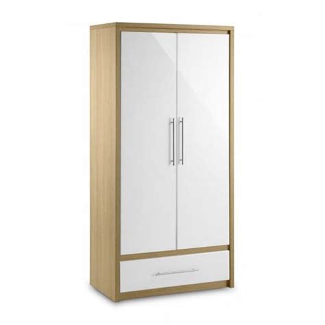 Lemari pakaian dengan memiliki model minimalis paling pas untuk di tempatkan pada ruang kamar yang minimalis, dengan desain lemari pakaian minimalis sendiri bisa anda tempatkan di samping tempat tidur minimalis anda supaya bisa lebih serasi, meskipun minimalis tapi anda tentu menginginkan. 10 Desain Lemari Baju Kecil Minimalis Unik | RUMAH IMPIAN