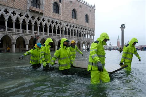 In Pictures Venice Flooded By Record High Tide Italy Al Jazeera