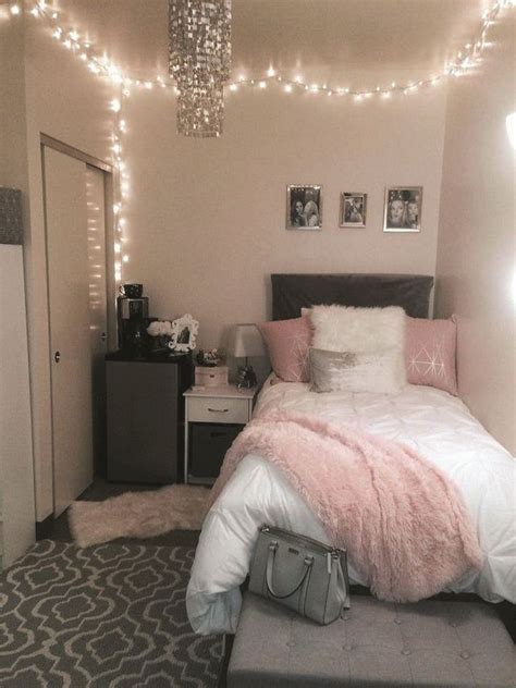 Such a beautiful and cozy bedroom by renowned interior designer and author, james t. 93 Beautiful And Inspiring Dorm Room Decorating Design ...