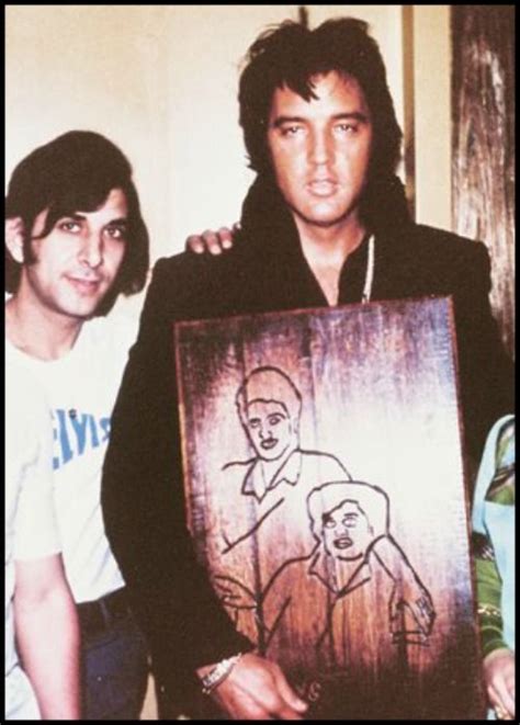 Elvis Poses Backstage With Members Of A Fan Club Elvis Presley Elvis Elvis Presley Images