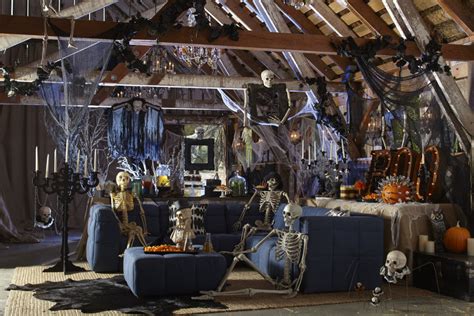 How To Throw The Halloween Party Of Your Nightmares Pottery Barn