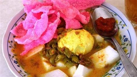 Nah resep ketupat atau lontong khas padang berbeda dengan lontong di daerah lain lho. Resep Lontong Sayur Khas Padang yang Akan Menggugah Seleramu