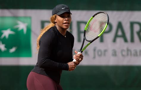 Serena williams abbandona il torneo roland garros per un problema al tendine d'achille. Serena Williams - Practises During the Roland Garros in ...