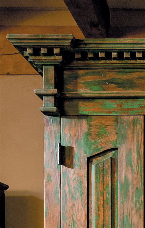 Tips on getting perfect notches, so you're crown sits correctly on your cabinets. Crown Moulding Detail - La Puerta Originals