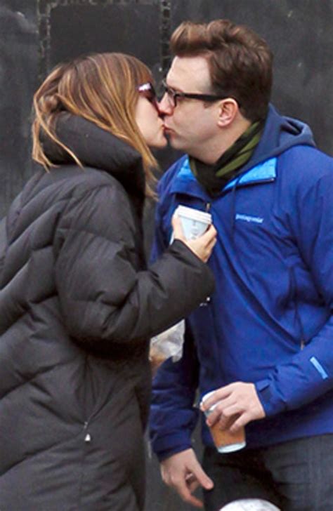 Pic Olivia Wilde Jason Sudeikis Kiss Go Public With Romance Us Weekly