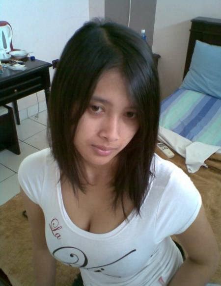 Celebrity Mansion Tight T Shirts Wear Malaysian Women Angry Mood