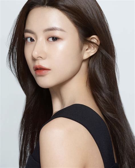 Korean Model Face