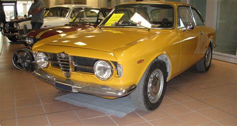 Achetez des voitures alfa romeo gt neuves et d'occasion qui correspondent à vos besoins chez autoscout24. File:Alfa-Romeo Giulia-GT-1300-Junior.JPG - Wikipedia