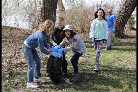 Hundreds Of Orillians Pitch In To Help Clean Up The Community Orillia