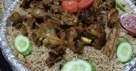 Ini adalah resep nasi kebuli kambing yang mudah dimasak dirumah, cocok untuk teman santapan hari raya atau hari besar islam lainnya. Resep Nasi Kebuli Rakyat Indonesia (NKRI) versi khabsah ...