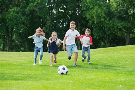 كيفية تعلم مهارات كرة القدم للأطفال؟ 7 نصائح لابد أن يعرفها الآباء