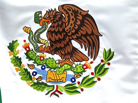 Celebran 50 Años Del Actual Escudo Nacional