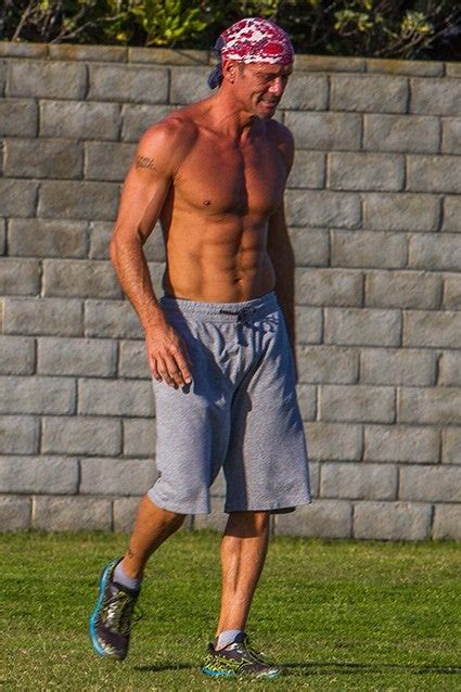 tim mcgraw shows off his jaw dropping abs with a shirtless workout entertainment tonight
