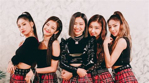 K Pop Band ‘itzy’ Is Set To Release Its First Full Length Album “crazy In Love” Indian Preachers