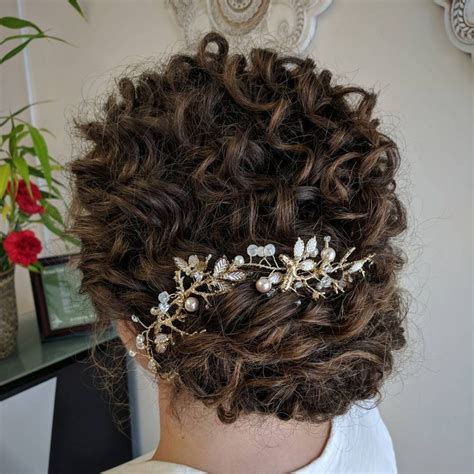 Whether you have naturally curly, wavy, or kinky hair, you will definitely find an updo here for you. 29 Easy & Cute Updos for Curly in Trending in 2021