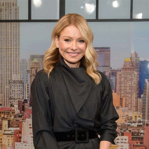 Kelly Ripa Shows Dr Fauci Support With 30 Amazon Sweatshirt