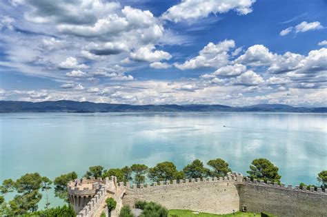 Trasimeno Lake What To See In A Day Lake Close To Val Di Chiana