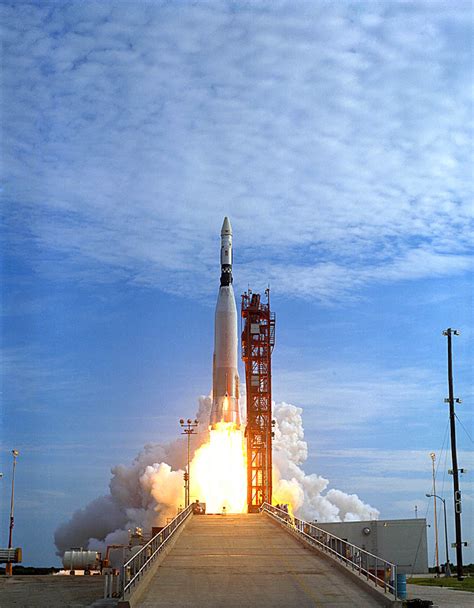 A History of NASA Rocket Launches in 25 High-Quality Photos » TwistedSifter